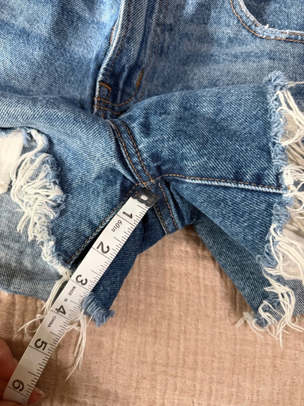 Abercrombie & Fitch Mid Rise “The Boyfriend” denim shorts - Picture 7 of 8